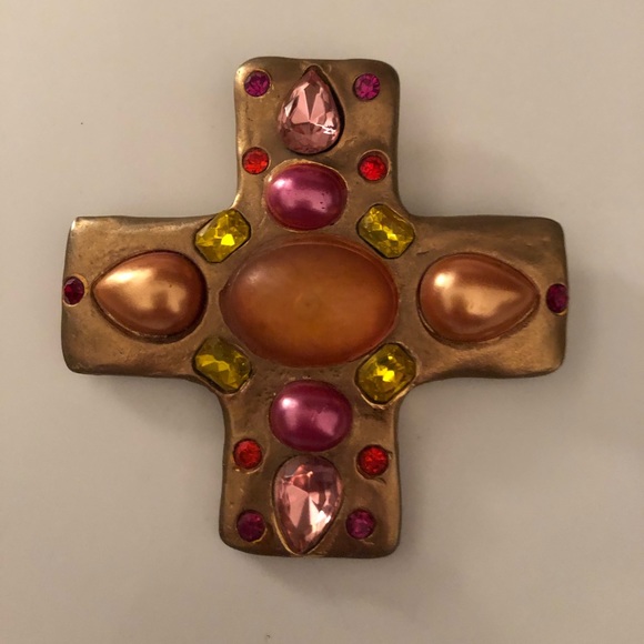 20th century gold molded glass & crystal brooch